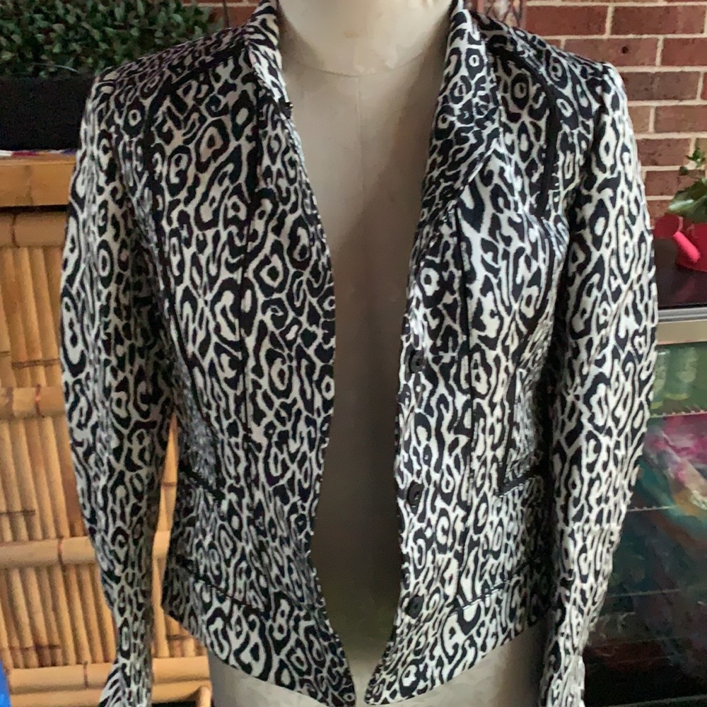❤️🔥Elie Tahari blazer ❤️🔥 - Picture 4 of 10